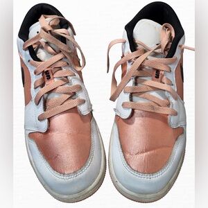 Air Jordan 1 Girl Gradeschool (Coral / White / Black)